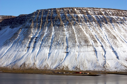Базальтовая толща в Исландии