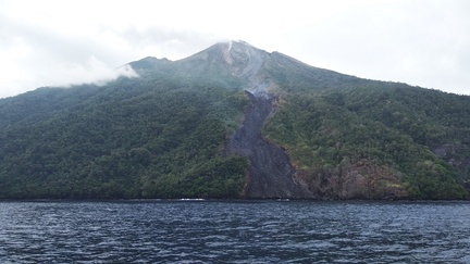 Вулкан Karangetang в Индонезии