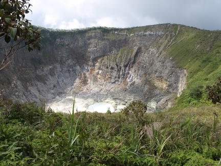 Вулкан Mahawu на острове Сулавеси