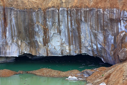 Карстовая пещера в каменной соли