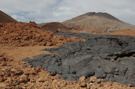 Вулканические конуса и базальтовые лавы